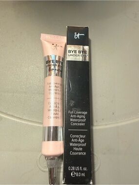 it cosmetics Bye Bye Under Eye 
Concealer & Illumination